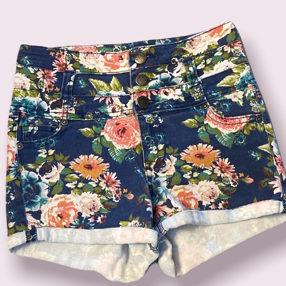 1st kiss shorts floral rolled cuff - Picture 1 of 4